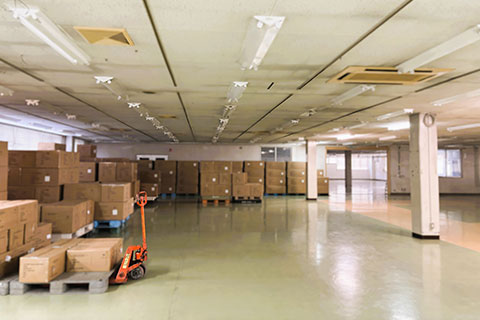 倉庫作業 有限会社湯島運輸 福島県内･関東圏への運送･物流事業 及び 会津地域（会津若松市･会津美里町）における業務用貸し倉庫運営 – 有限会社湯島運輸